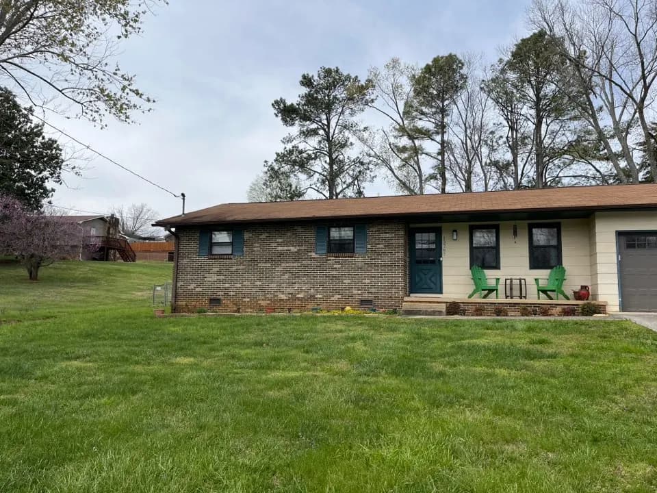 Brick ranch house with a wide front lawn, Lenoir City