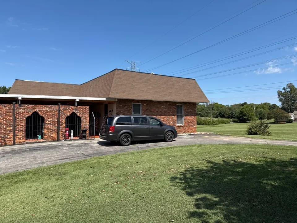 Brick commercial building in Alcoa during a flat roof repair estimate by the Knoxville team