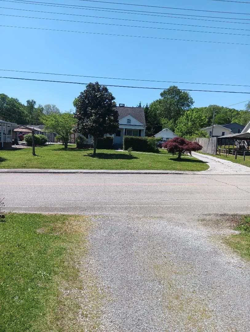Clinton roofing contractor doing a free roof inspection., Clinton