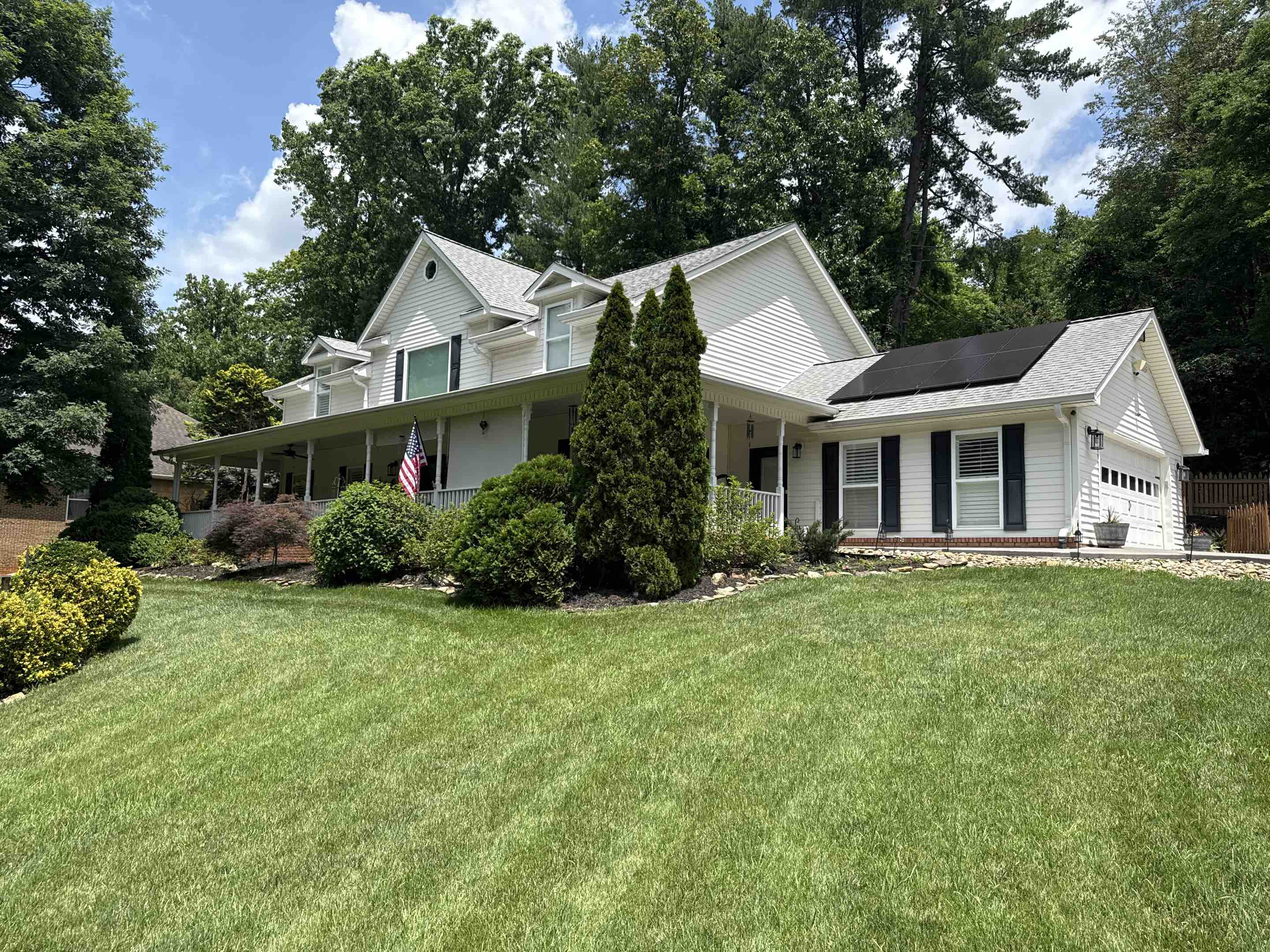 Roof leak repair service, Maryville