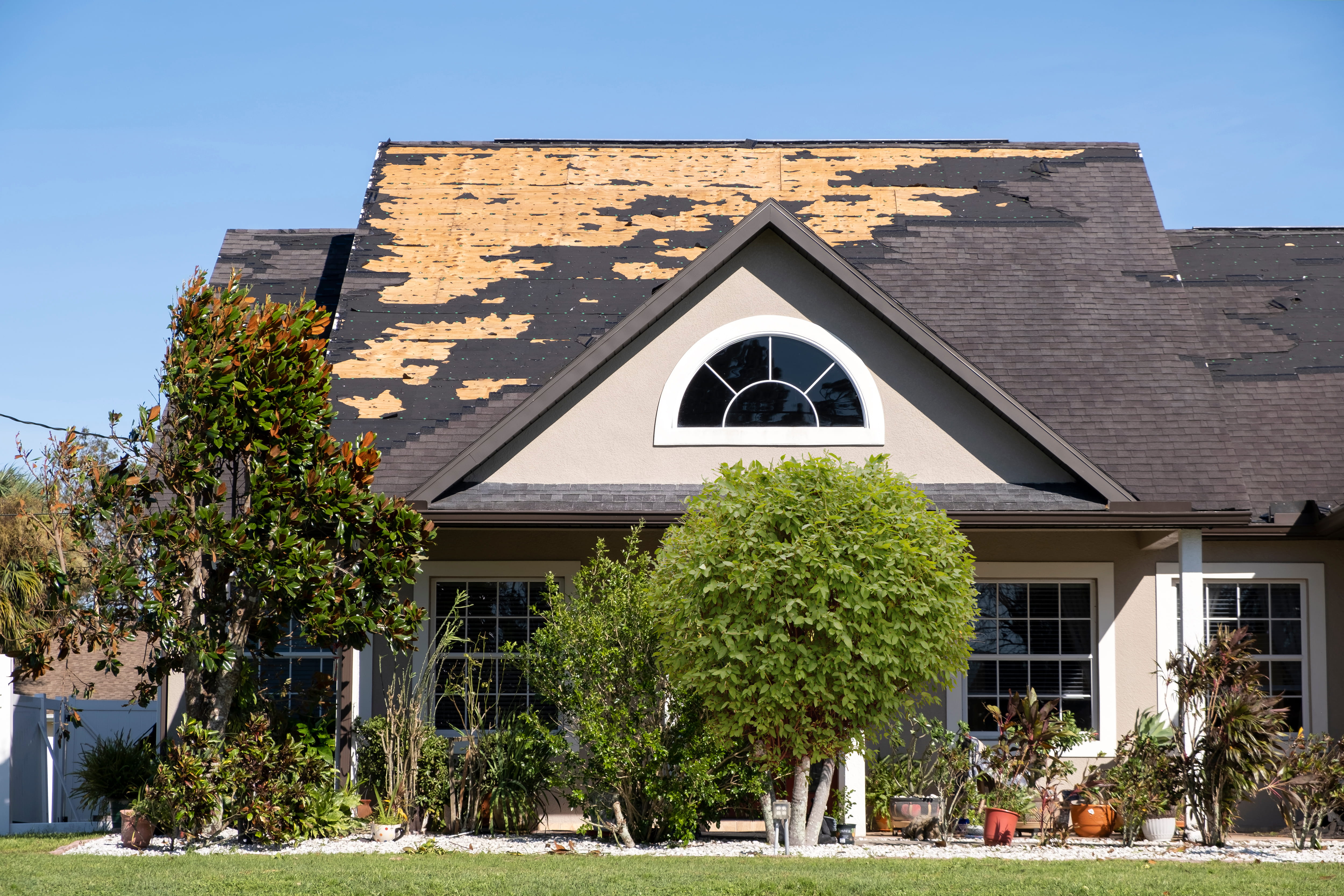 A house in Smyrna with a roof expertly repaired by Mobley Brothers